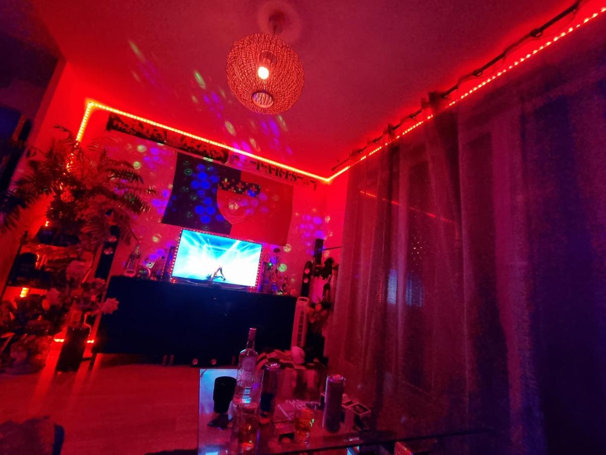 Love Room Sexy Love Cosy Lib Proche Centre Gare A Pied Aulnay-sous-Bois Buitenkant foto